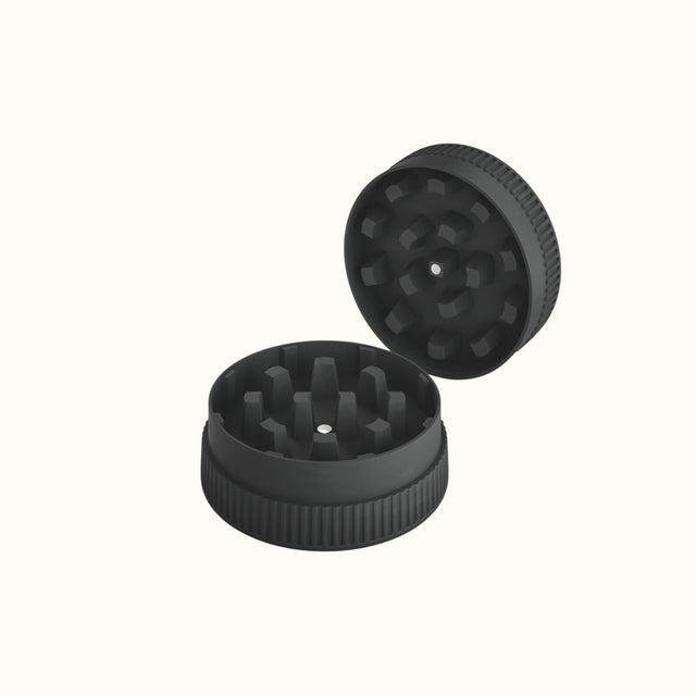 Hemp Grinder in Schwarzer Farbe von GIZEH 2-teilig offen