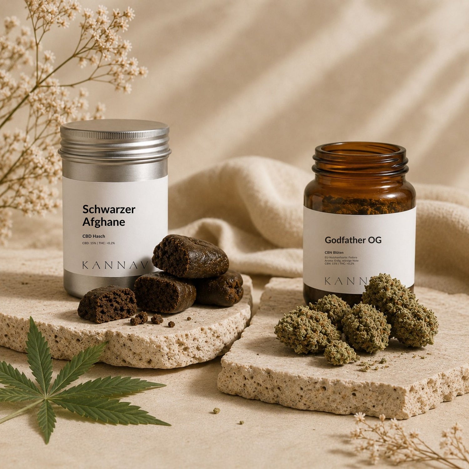 CBD Hasch in silberner Dose und CBD Blüten im braunen Glas als Vergleich auf hellen Steinpodesten mit Hanfblatt.
