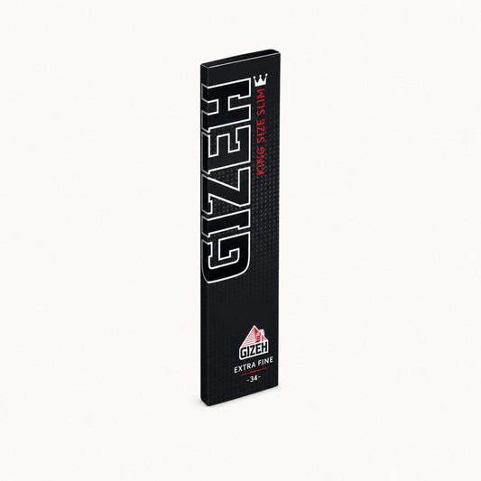 GIZEH BLACK King Size Slim Verpackung auf hellem Hintergrund.