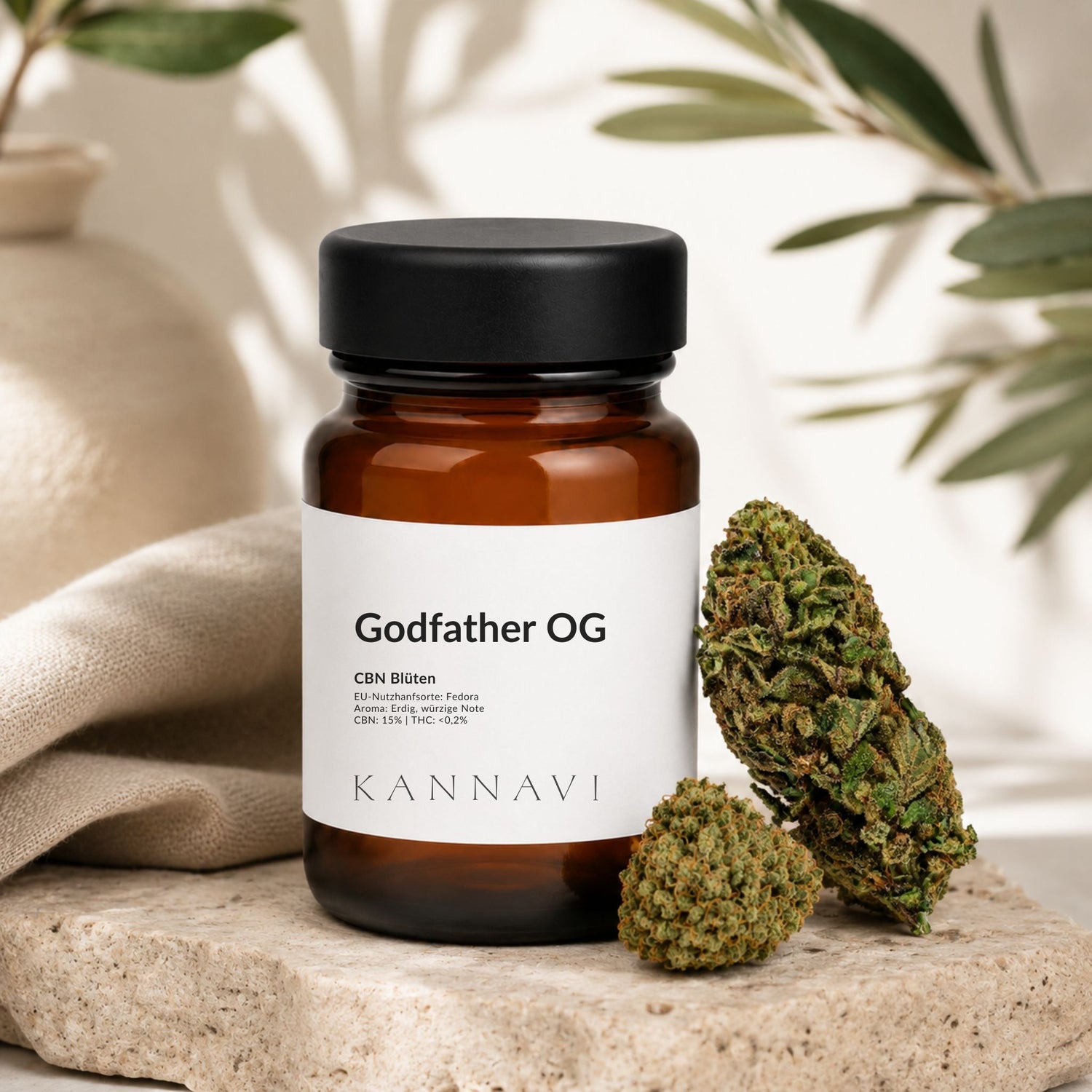 Godfather OG CBN-Blüten mit Produktglas und Hanfblüte im Kannavi Stil
