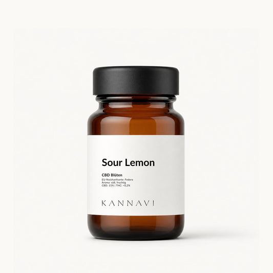 Sour Lemon CBD-Blüten im Kannavi Produktglas mit weißem Etikett
